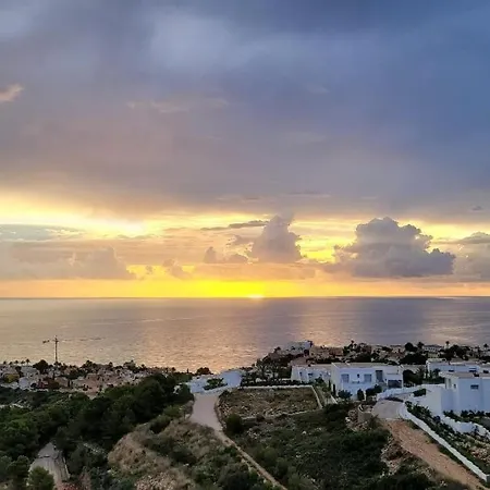 Alexsa Villa