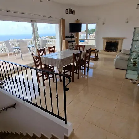 Alexsa Villa